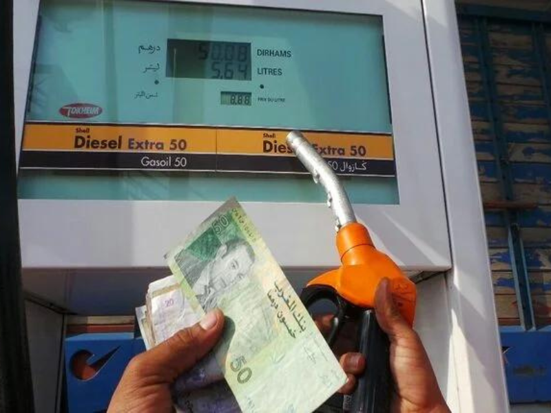 انخفاض طفيف في أسعار الغازوال والبنزين بمحطات الوقود