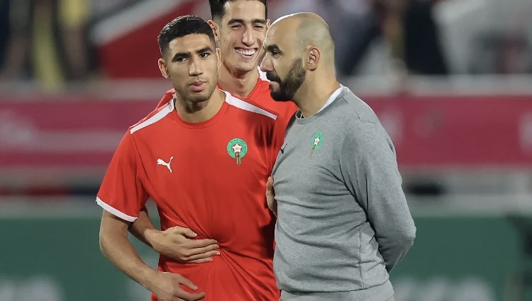 قرار من وليد الركراكي قد يدفع حكيمي لتغيير مركزه بالمنتخب المغربي