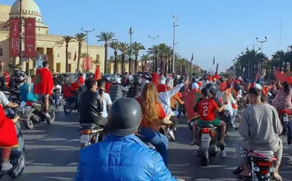 أطفال يحولون ساحة جامع الفنا لجسر يربط الماضي بالحاضر في ذكرى المسيرة الخضراء