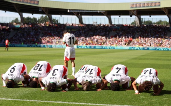 جلالة الملك يهنئ أعضاء المنتخب الوطني المغربي الأولمبي لكرة القدم بمناسبة ظفره بالميدالية النحاسية خلال دورة الألعاب الأولمبية