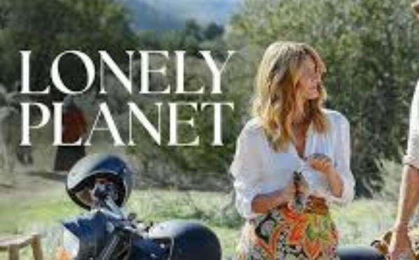 فيلم Lonely Planet: قصة حب رومانسية في قلب الطبيعة المغربية على منصة نتفليكس