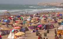 شاطئ أكلو بإقليم تيزنيت يجذب المصطافين من داخل وخارج المغرب